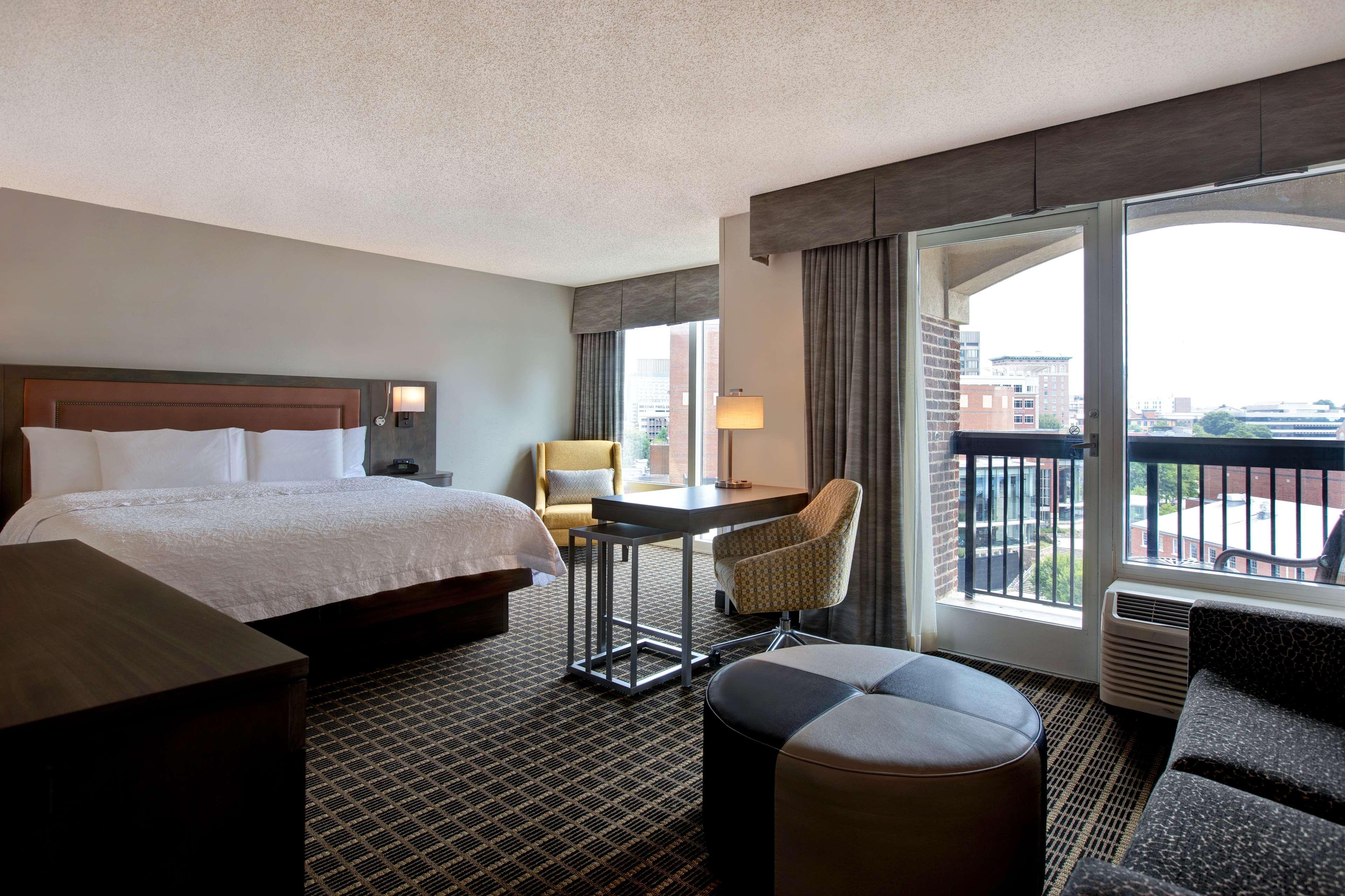 Hampton Inn & Suites Greenville-Downtown-Riverplace Экстерьер фото
