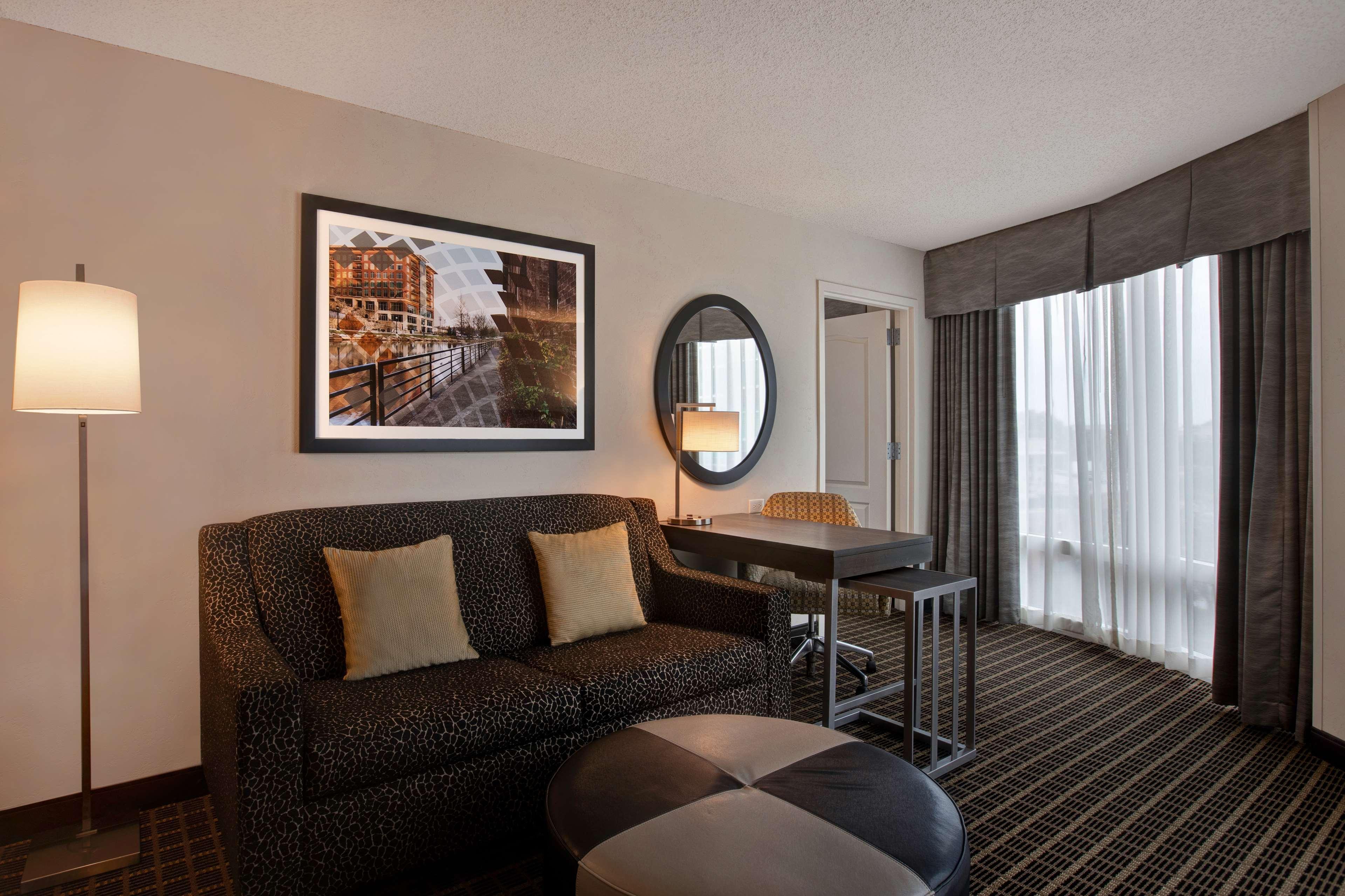 Hampton Inn & Suites Greenville-Downtown-Riverplace Экстерьер фото