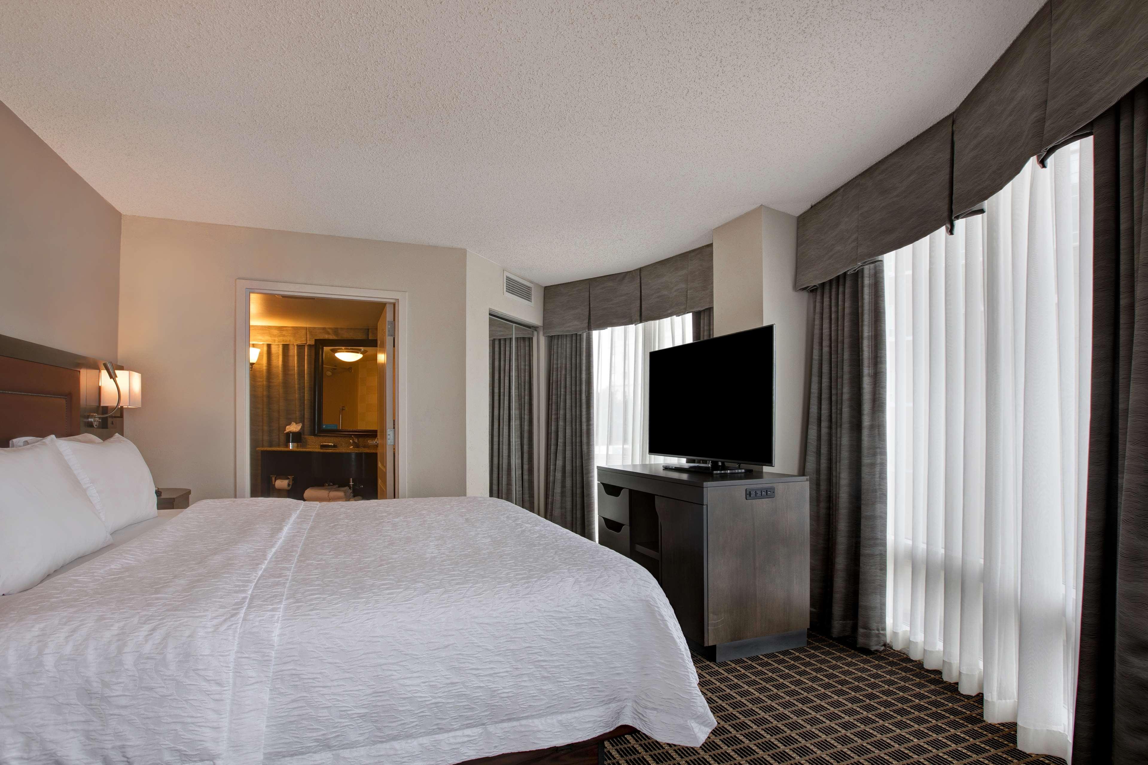 Hampton Inn & Suites Greenville-Downtown-Riverplace Экстерьер фото