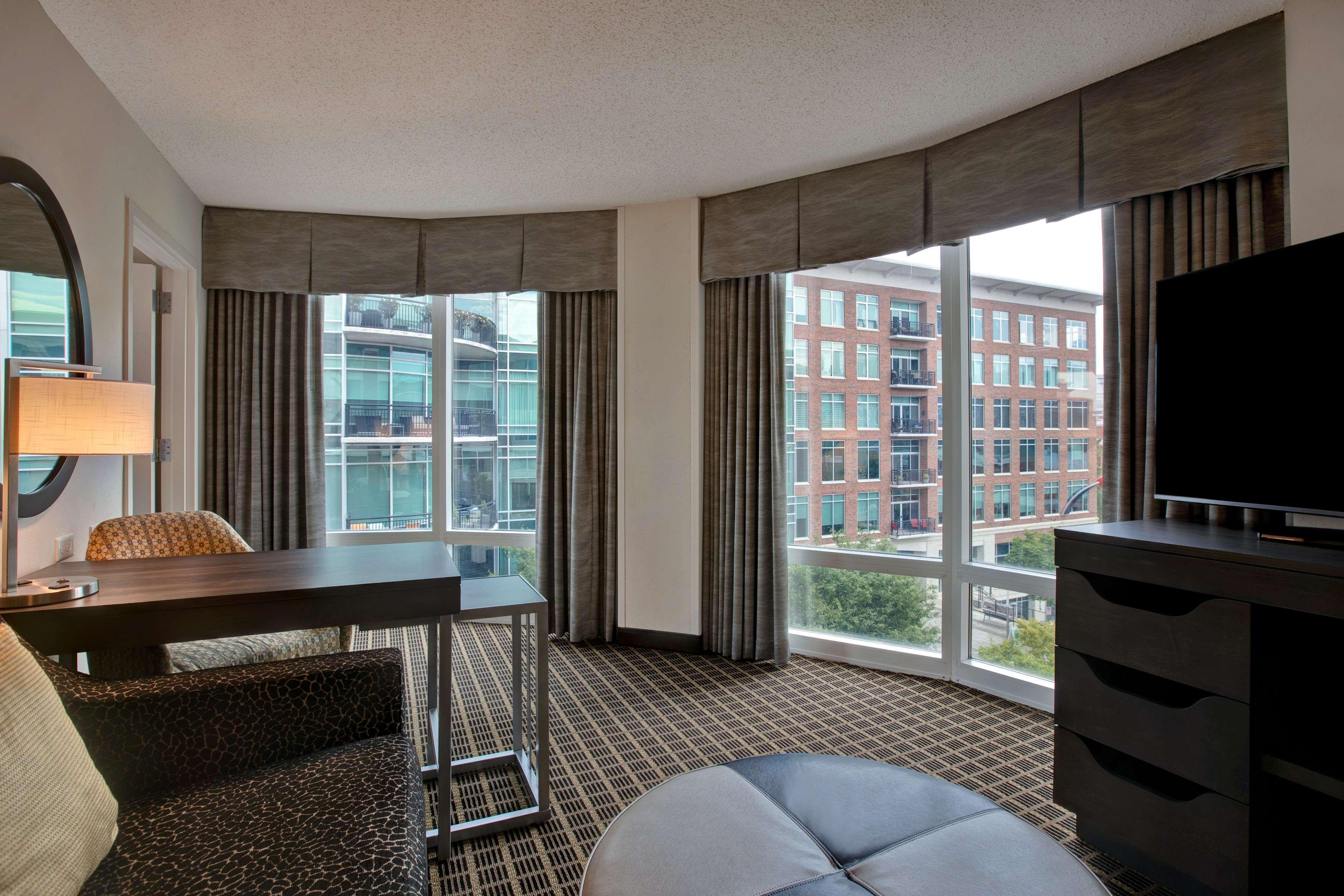 Hampton Inn & Suites Greenville-Downtown-Riverplace Экстерьер фото