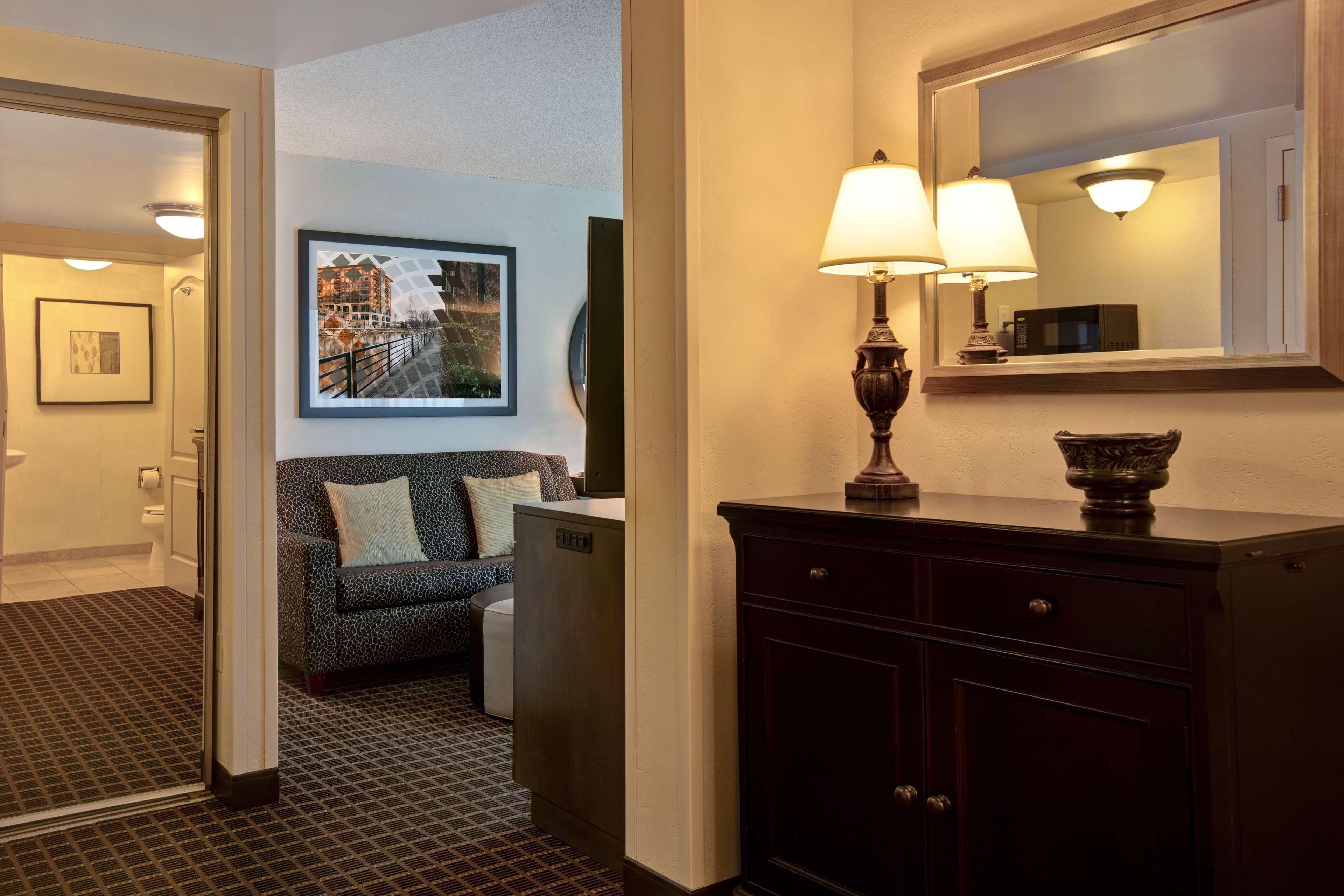 Hampton Inn & Suites Greenville-Downtown-Riverplace Экстерьер фото
