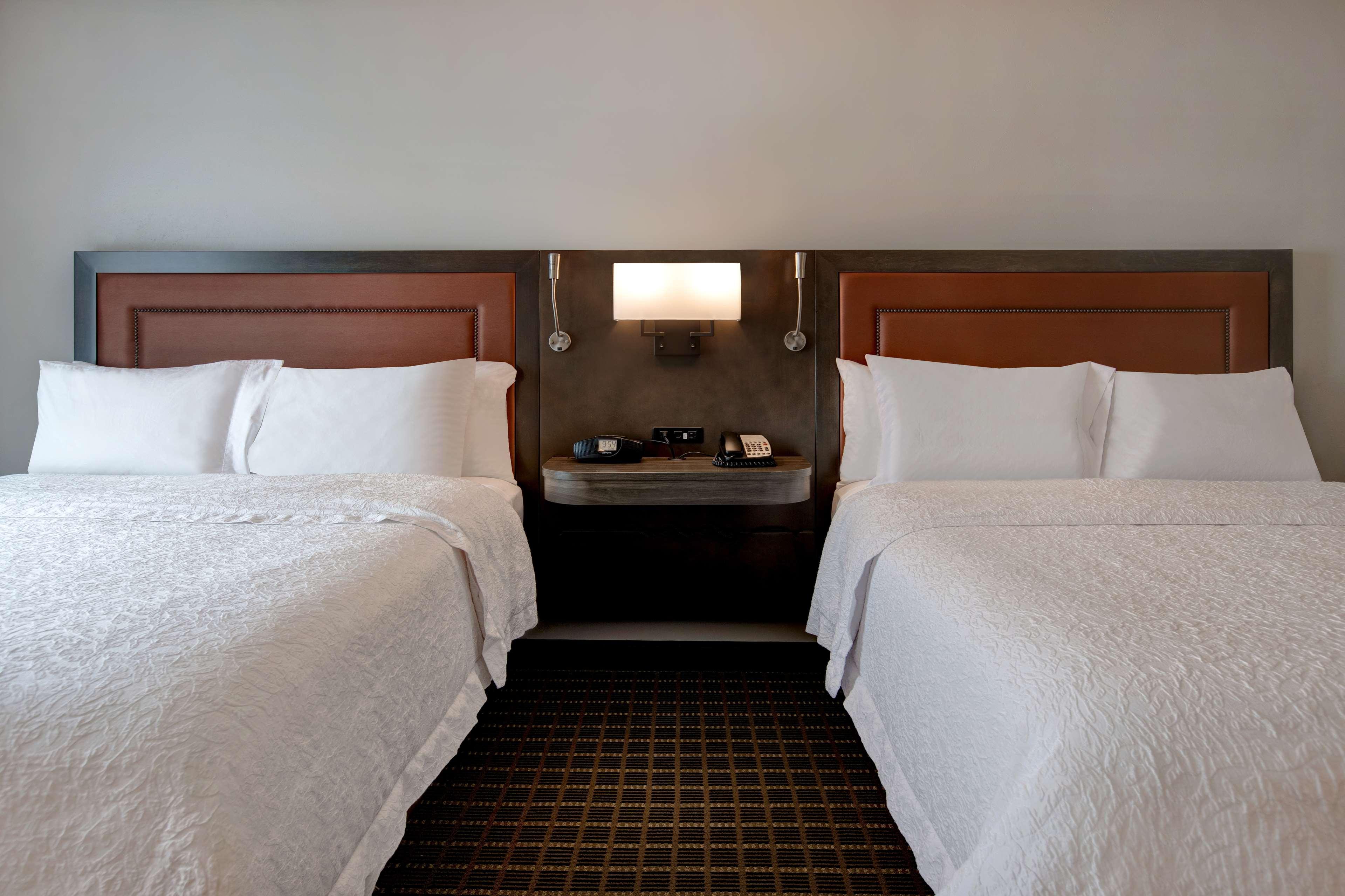 Hampton Inn & Suites Greenville-Downtown-Riverplace Экстерьер фото