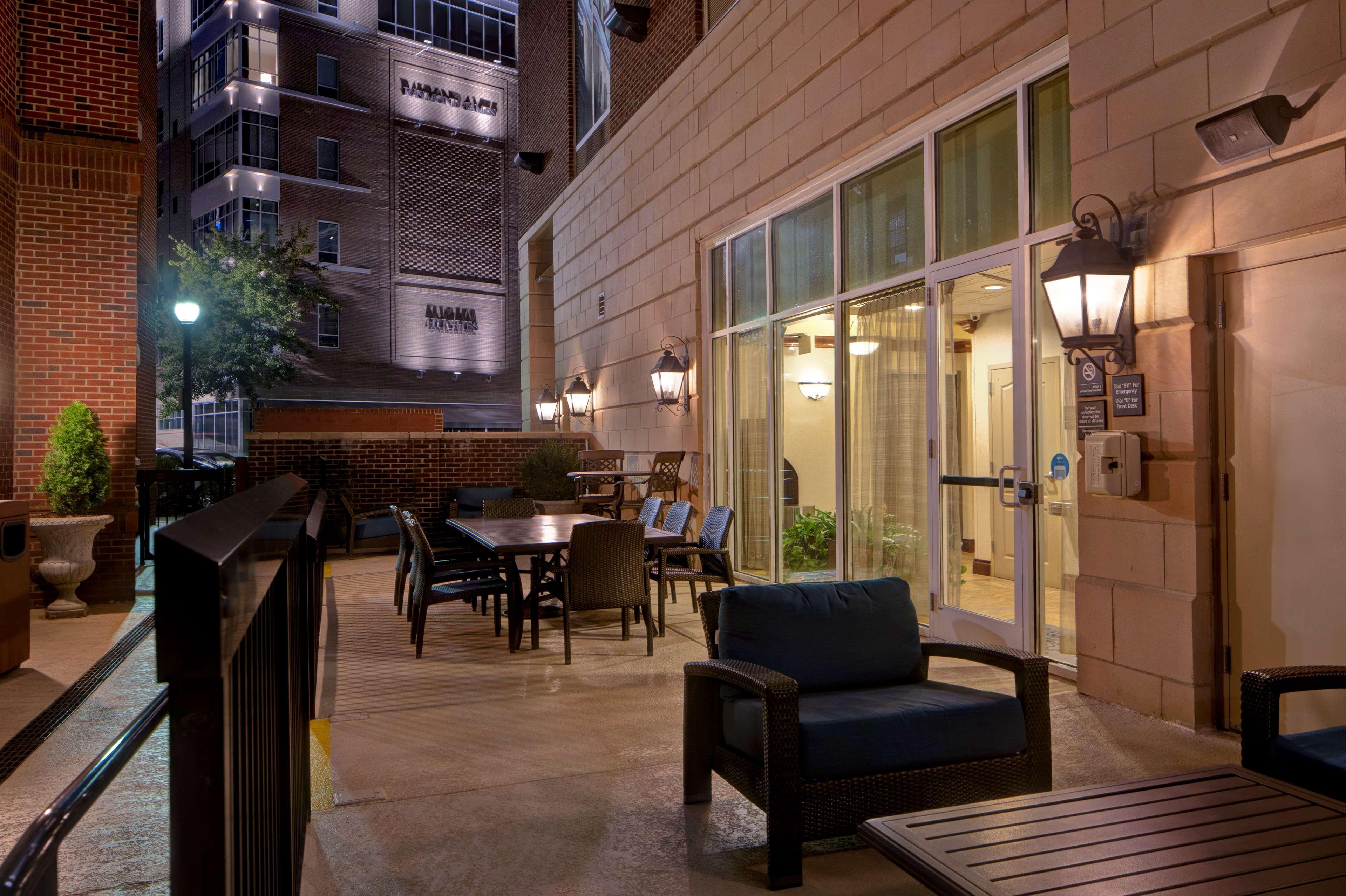 Hampton Inn & Suites Greenville-Downtown-Riverplace Экстерьер фото