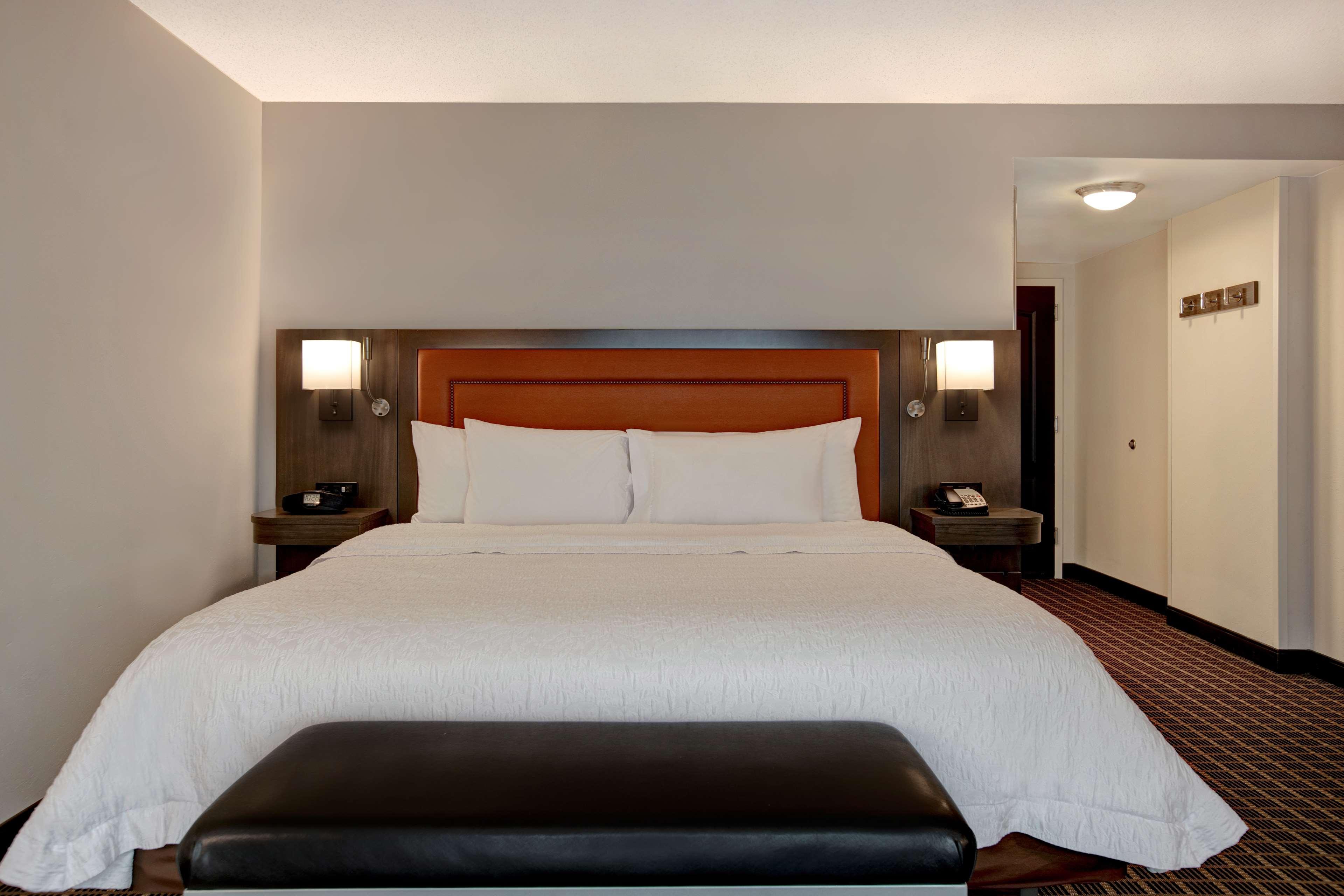 Hampton Inn & Suites Greenville-Downtown-Riverplace Экстерьер фото