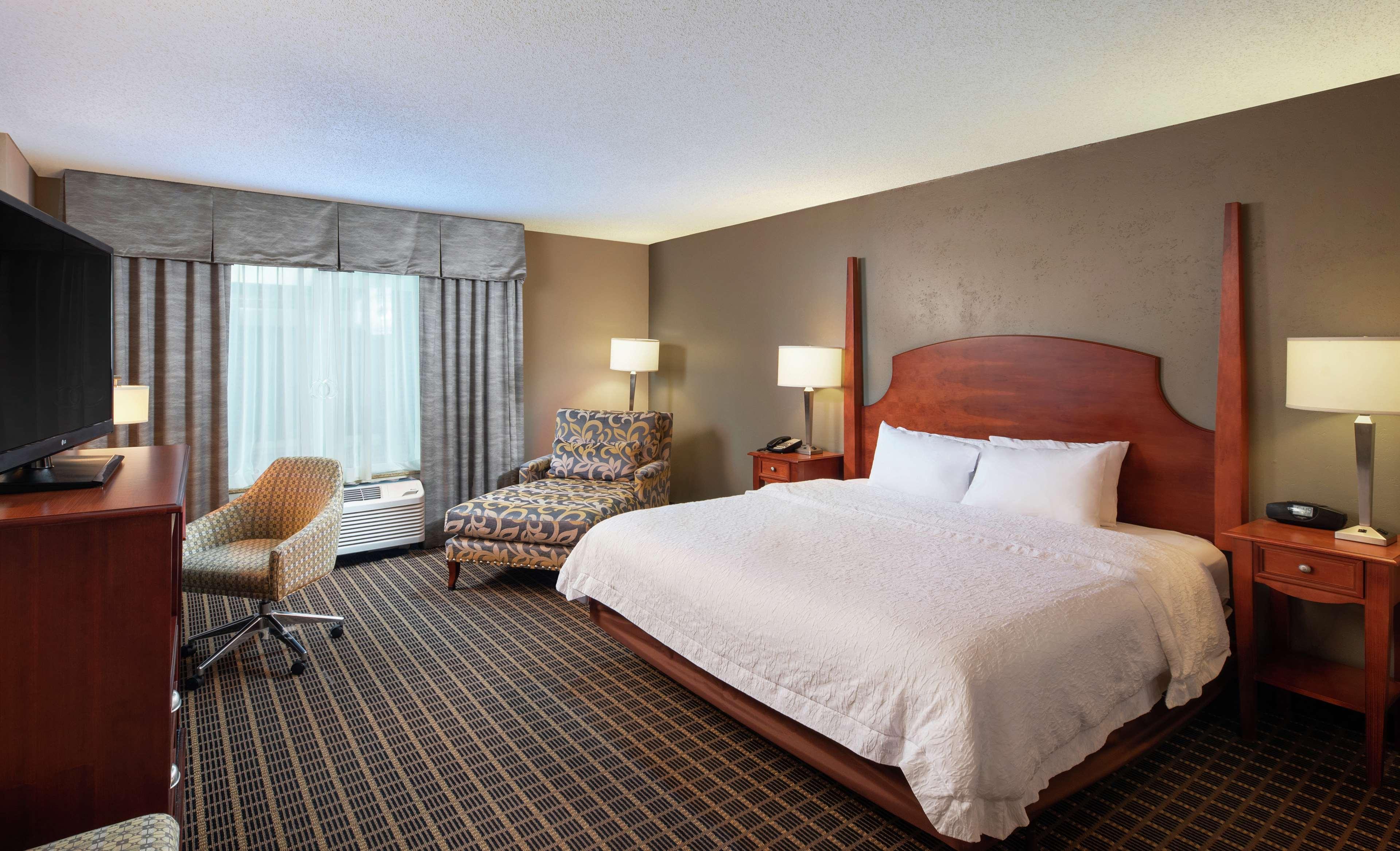 Hampton Inn & Suites Greenville-Downtown-Riverplace Экстерьер фото
