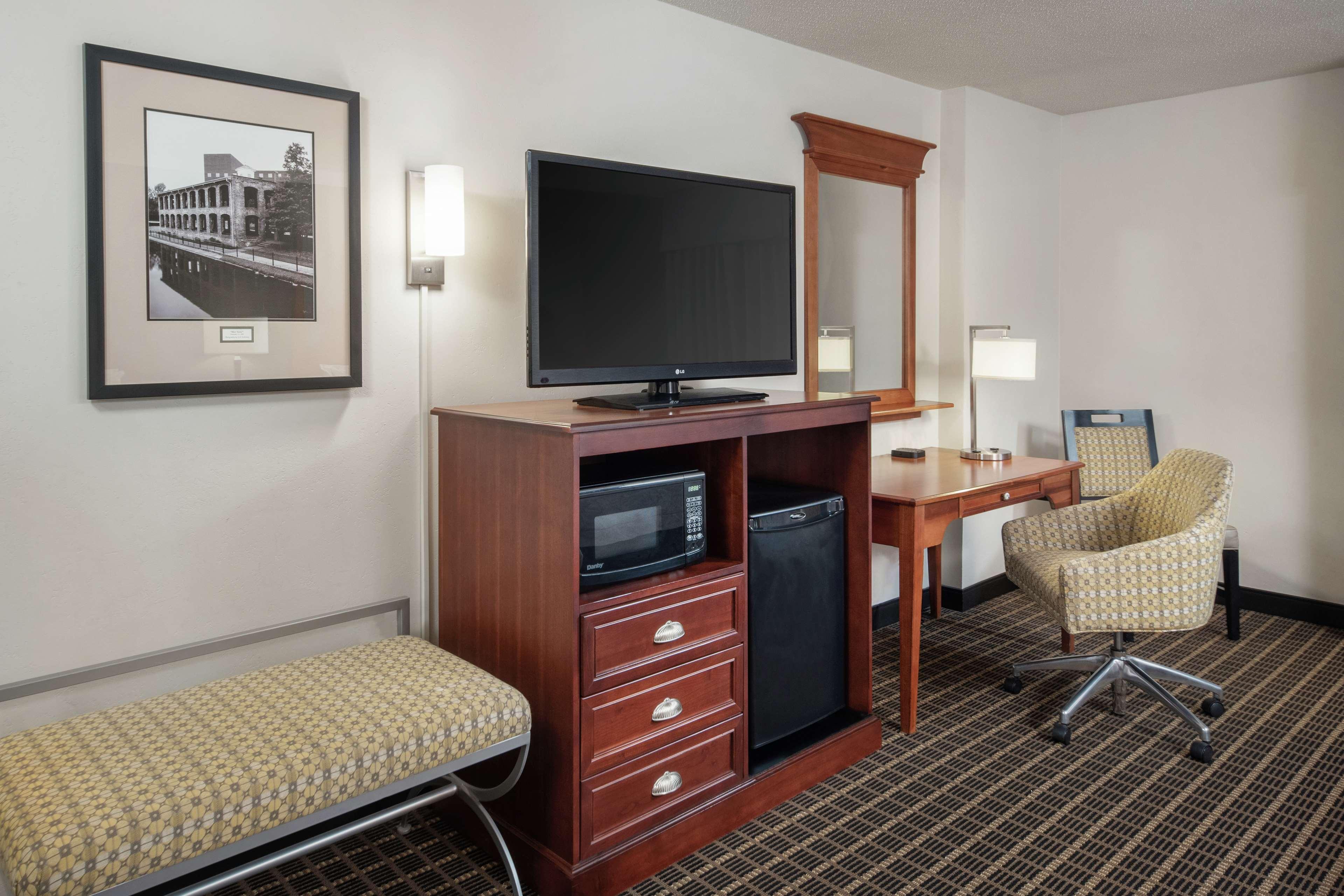Hampton Inn & Suites Greenville-Downtown-Riverplace Экстерьер фото