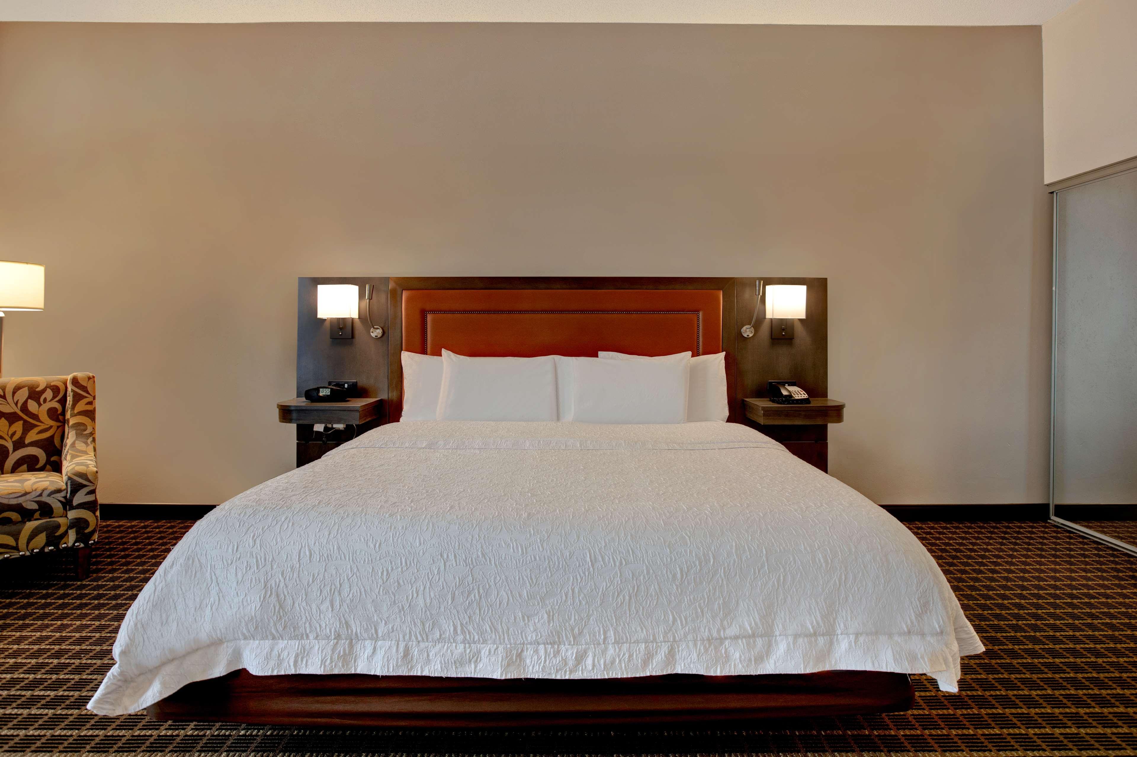 Hampton Inn & Suites Greenville-Downtown-Riverplace Экстерьер фото