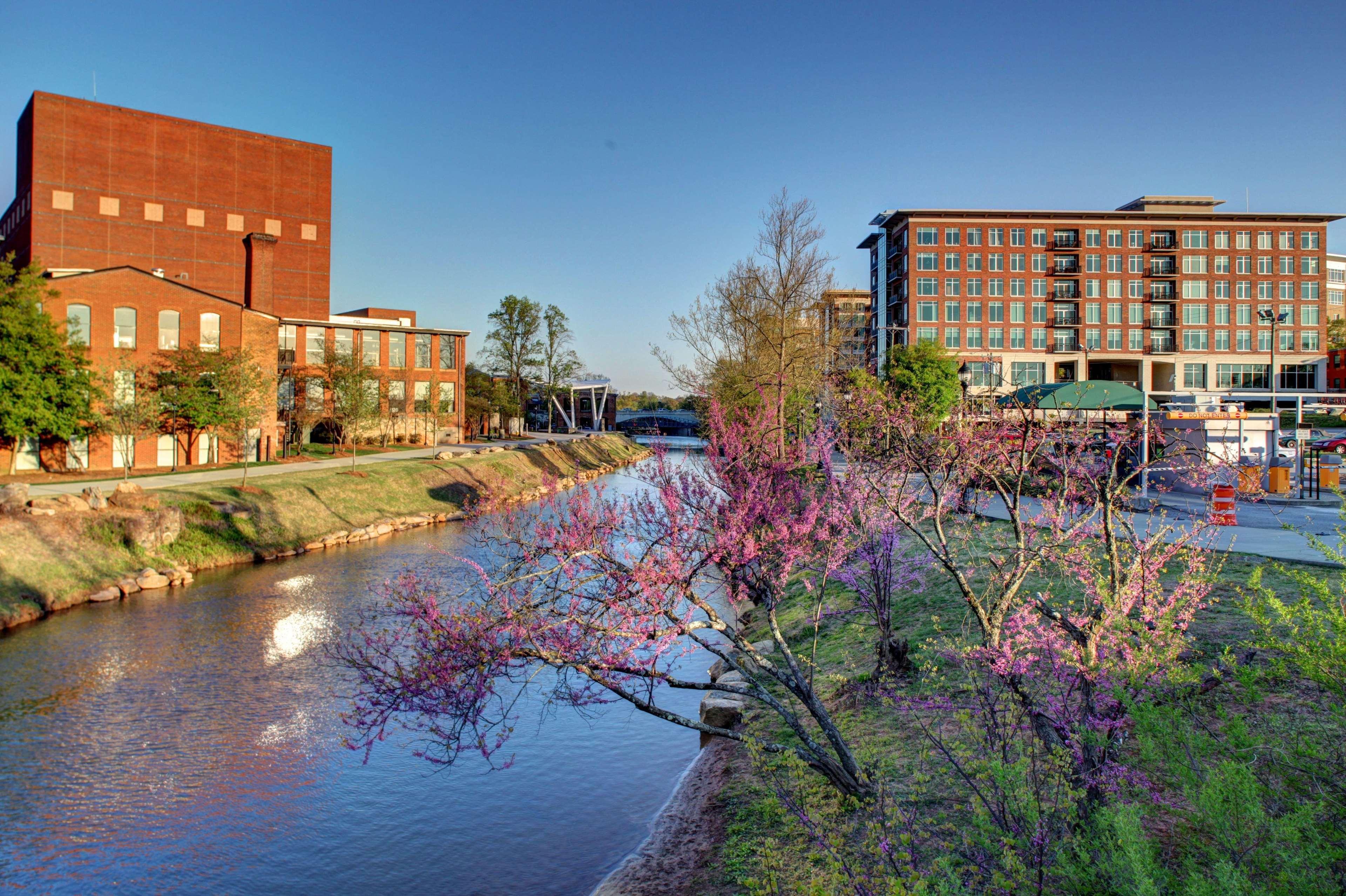Hampton Inn & Suites Greenville-Downtown-Riverplace Экстерьер фото