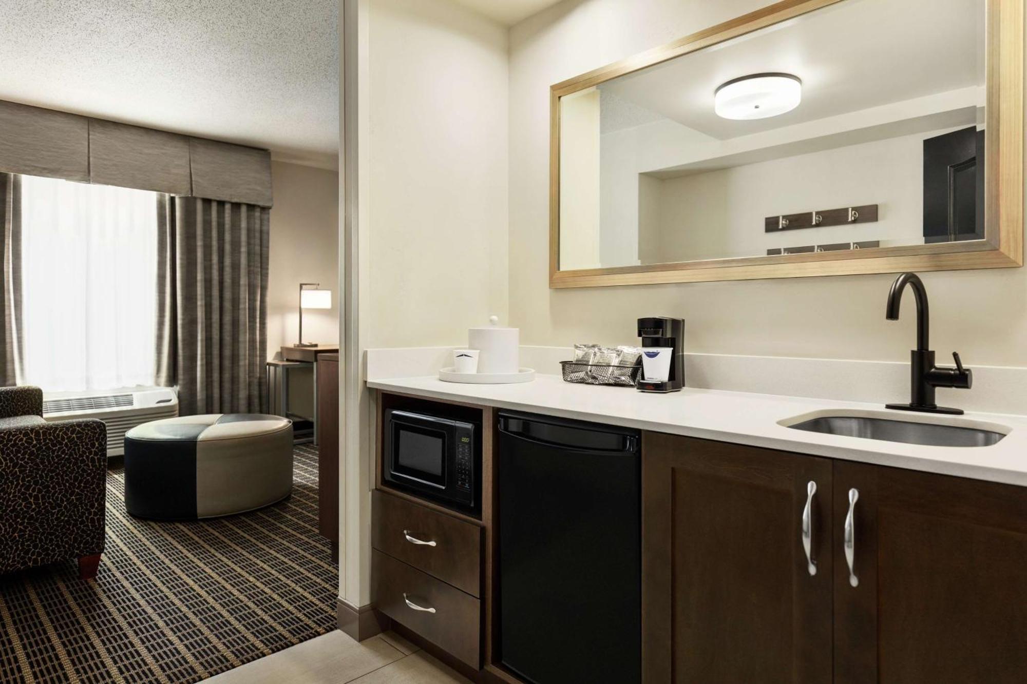 Hampton Inn & Suites Greenville-Downtown-Riverplace Экстерьер фото