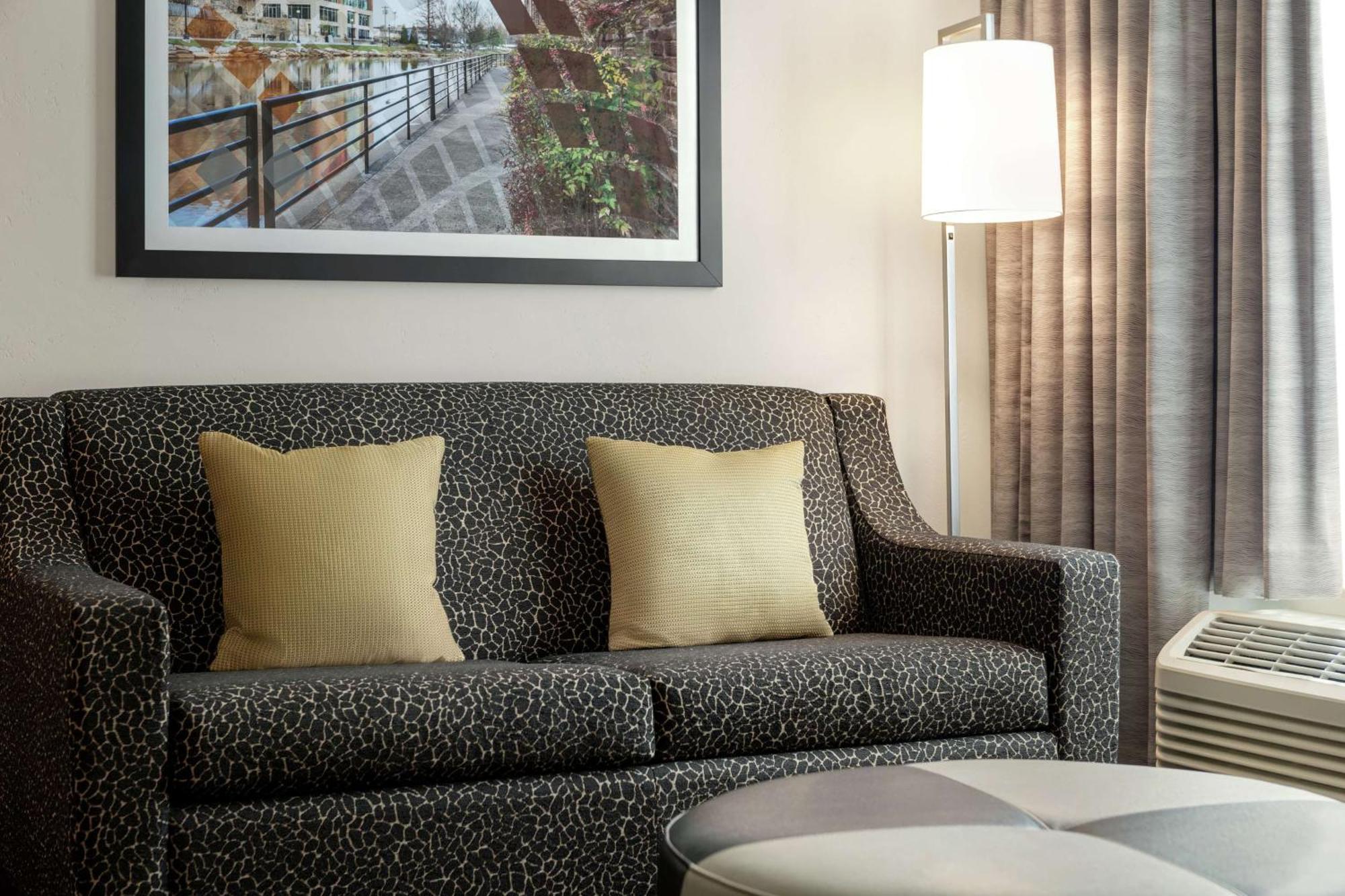 Hampton Inn & Suites Greenville-Downtown-Riverplace Экстерьер фото
